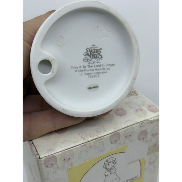 Precious Moments 163767 Take It To The Lord In Prayer Figurine Box - Picture 5 of 5